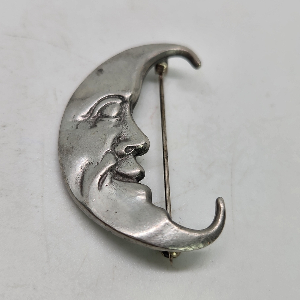 Estate Vtg Signed Pewter Man In The Moon Face Brooch Celestial Crescent Pin - Picture 2 of 5